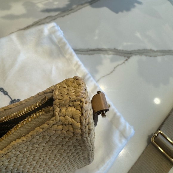 Prada Raffia Re-edition Gold Crossbody Bag - Picture 6 of 16